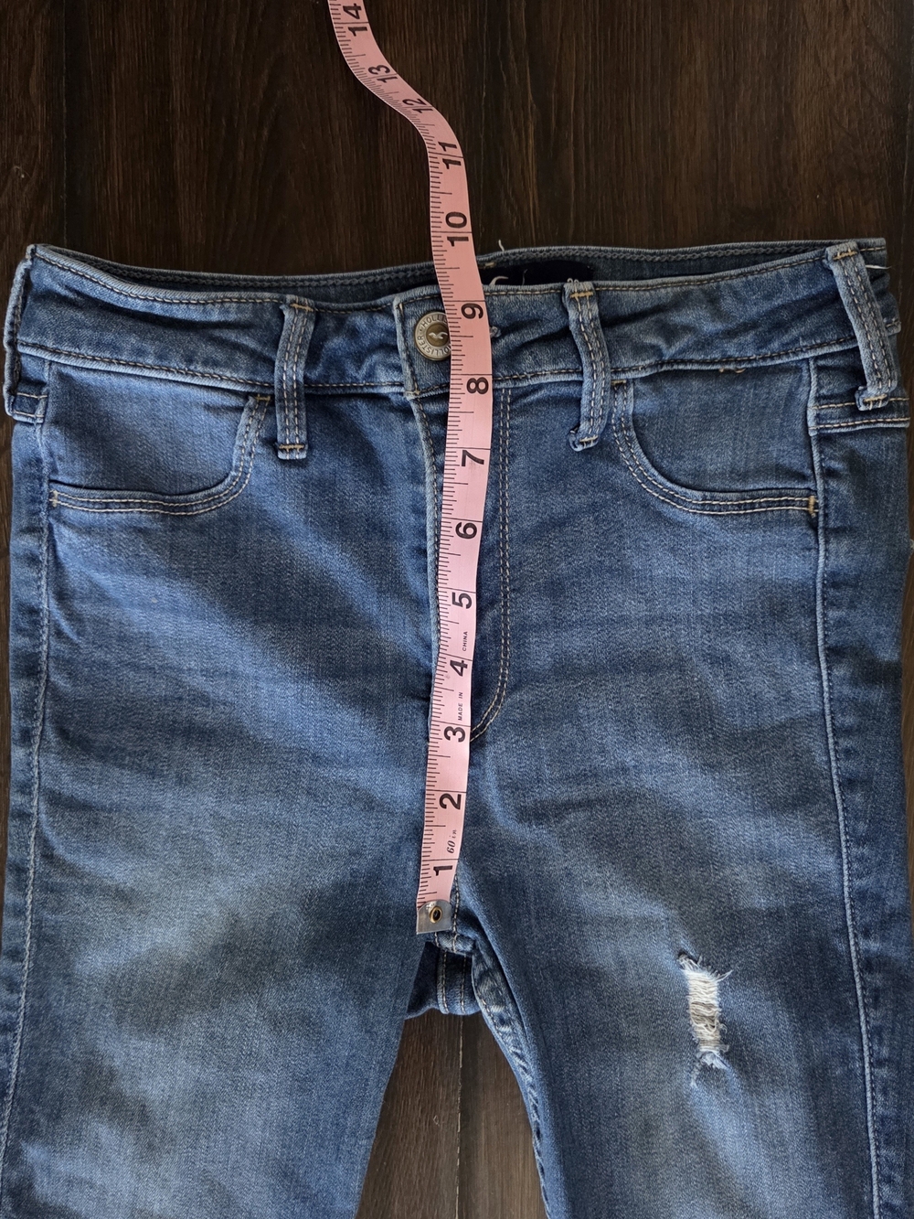 Hollister Women's Blue Stretch Jeggings with Subtle Distress - Picture 4 of 8